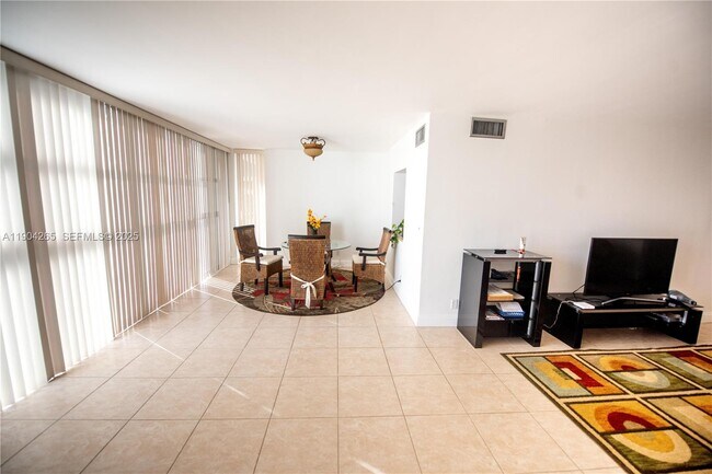 Photo - 200 Leslie Dr Unit 14