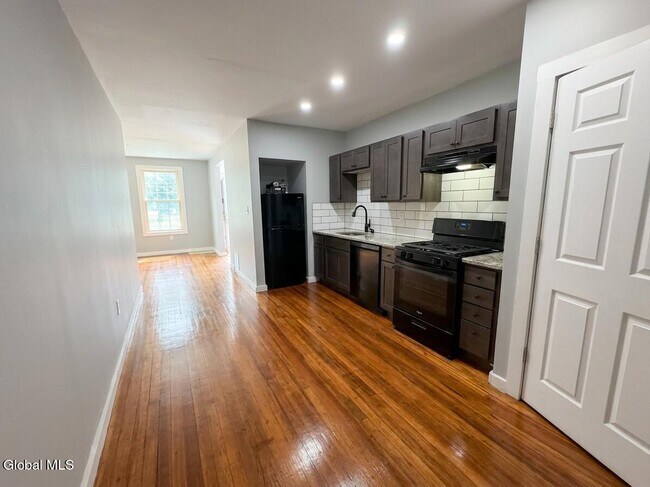 Photo - 193 Livingston Ave Unidad 1st Floor