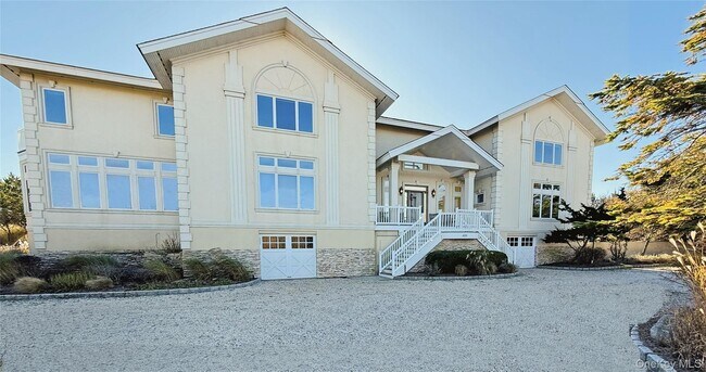605 Dune Rd