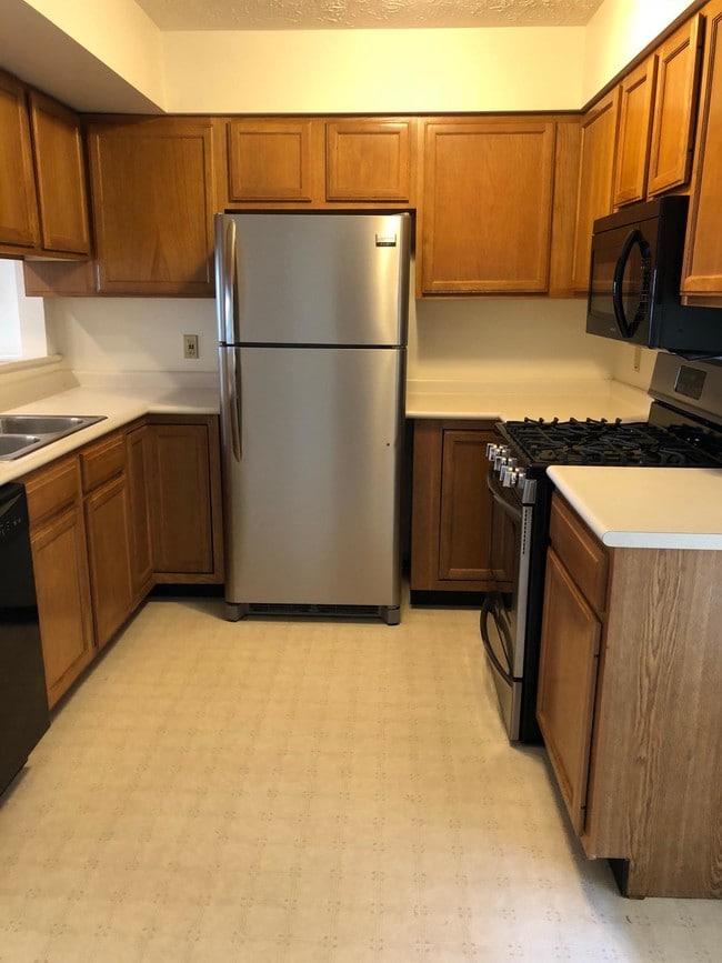 Photo - Rosewood Village Apartments Unit 08