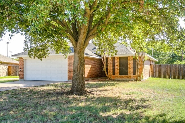 Photo - 215 Meadowbrook Ln