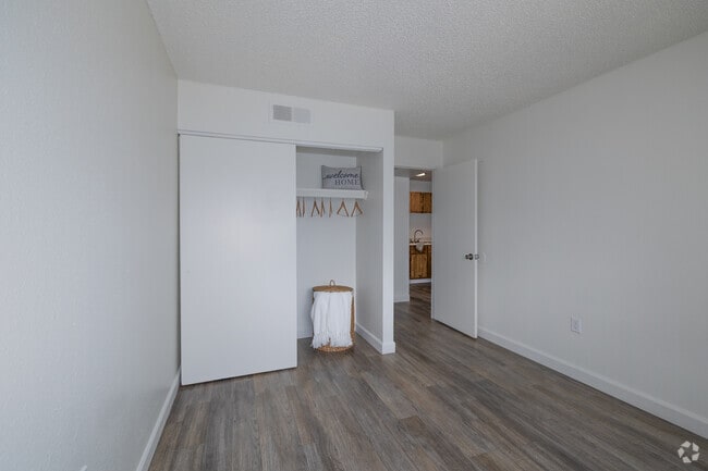 1BR, 1BA - 500SF - Bedroom