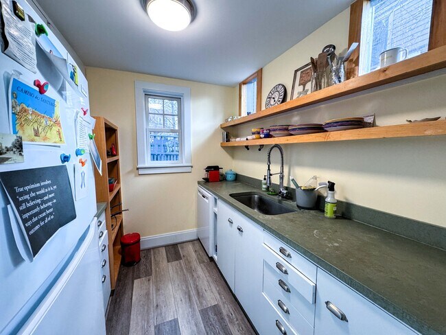 Photo - 3 Howland St