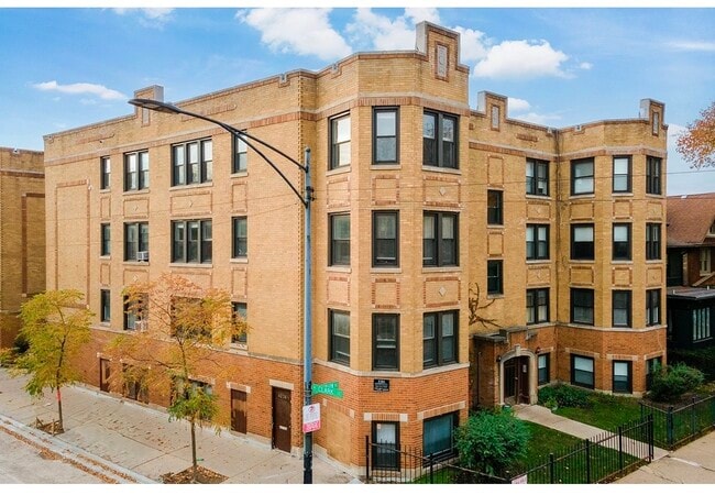 Building Photo - 4218 N Clark St Unit 2