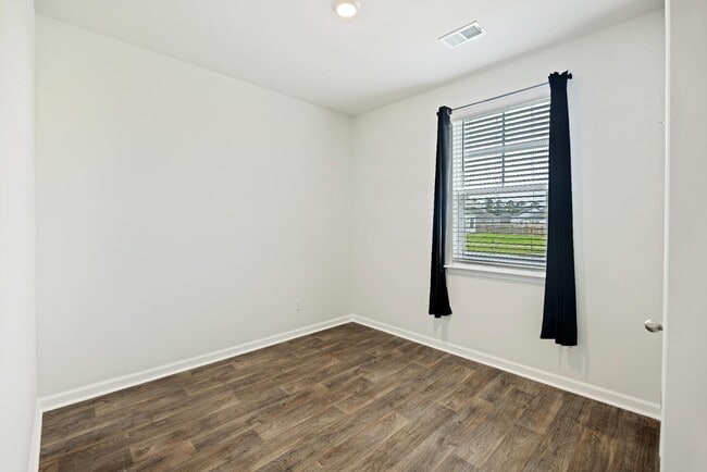 Photo - 830 Lilyford Ln