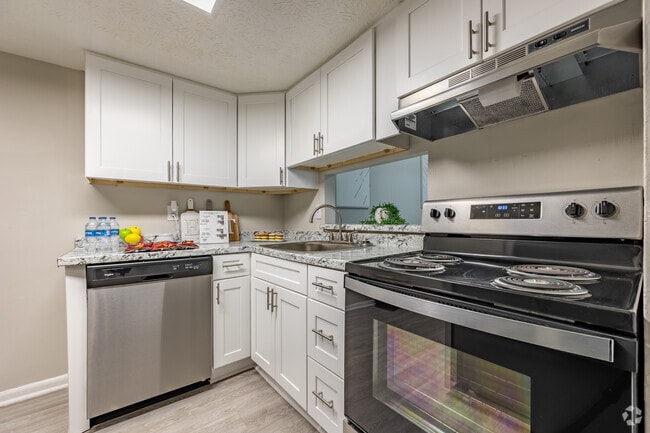 2BR, 2BA - 1090SF - The Cobb Apartments-Townhomes