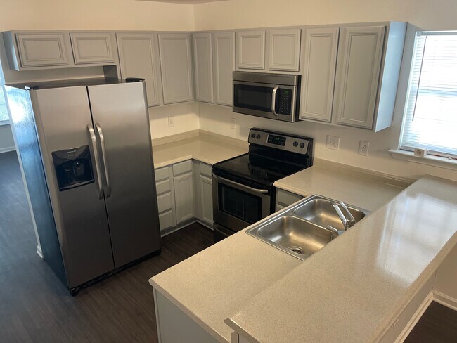 Photo - Room in House on Tennyson Dr