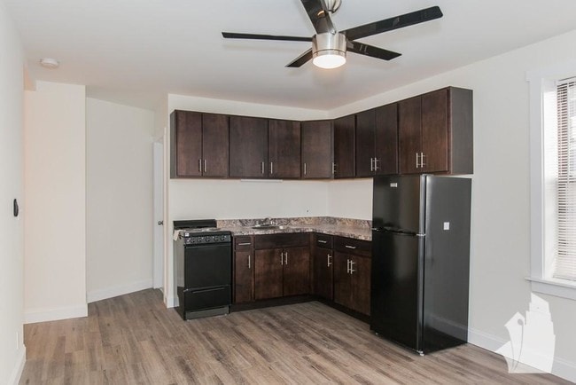 Photo - 3933 N Clarendon Ave Unit 203