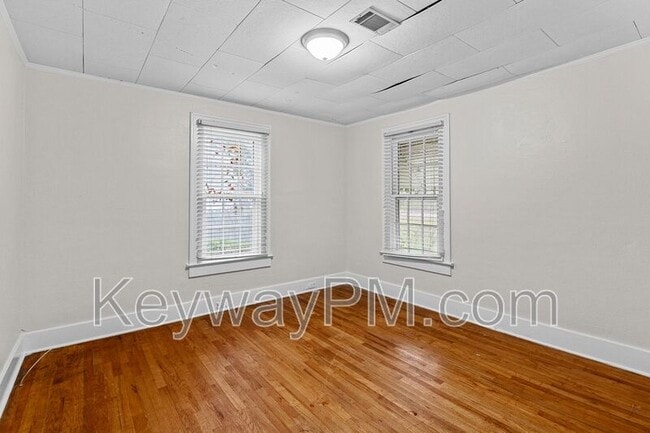 Photo - 1870 Kissingbower Rd