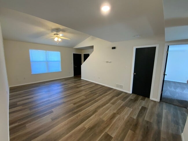 Photo - 4 Bedroom newly remodeled Duplex