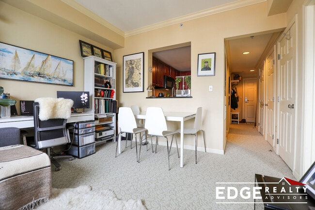 Photo - 1 Nassau St Unidad 1502