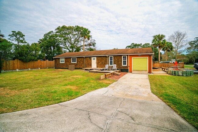 Building Photo - 601 Palm Tree Rd