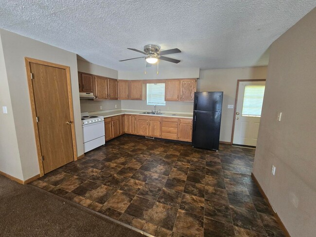 Building Photo - 300 W Ford St Unit 2A