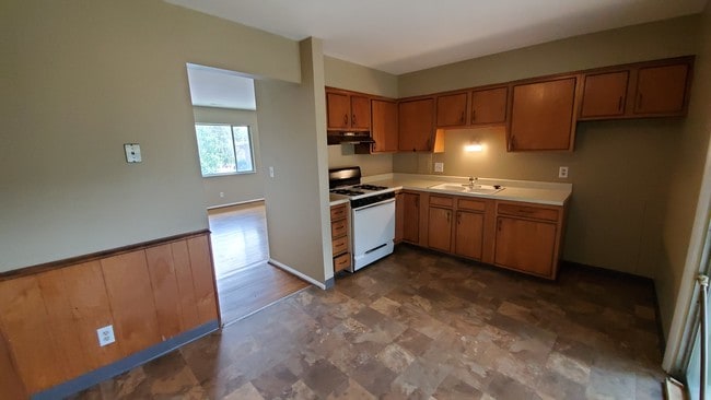 Photo - Monticello Court Apartments