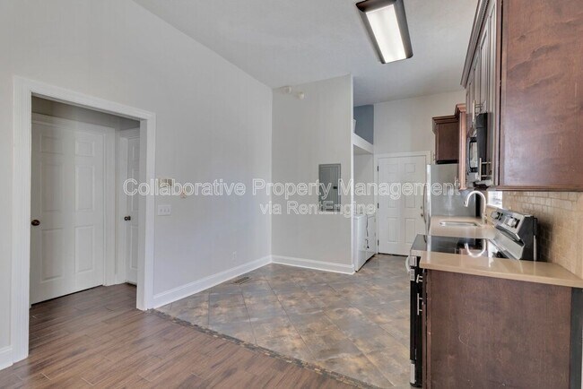 Photo - 419 E 31st St