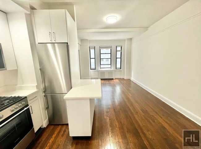 Photo - EAST 46 STREET Unit 10R