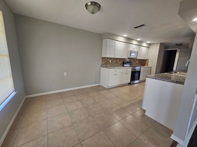 Photo - Pet Friendly Updated GREAT home in the area of Trafalgar and Skyline close to boat ramp and park!