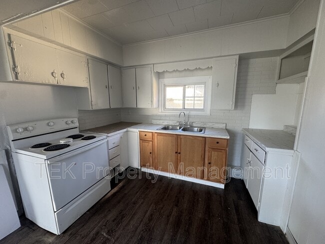 Photo - 210 Dewey Ave