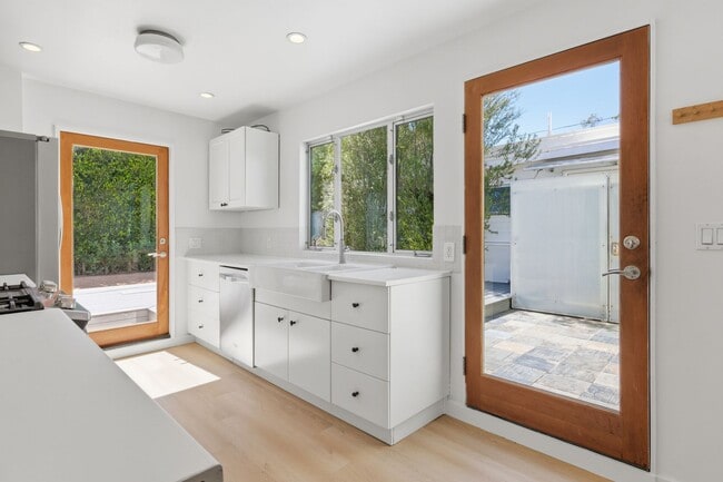 Photo - Amazing Del Rey House Available