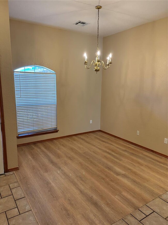Photo - 8204 Prairie Ridge Rd