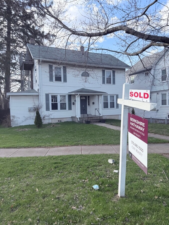 Photo - 2129 James St