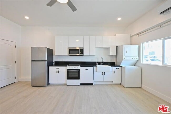 Photo - 7929 Blackburn Ave Unidad 7