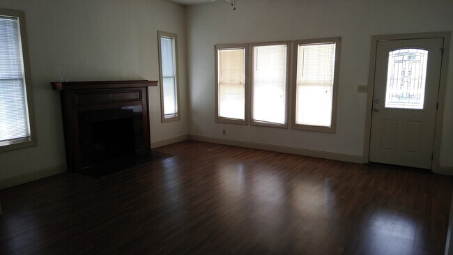 Photo - 207 W 4th St