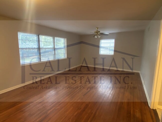 Building Photo - Mid Town 3 Bedroom home