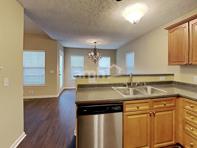 Photo - 1642 Zurich Dr