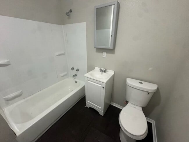 Photo - 2103 N Marrs St Unidad 2103 N Mars (Back)