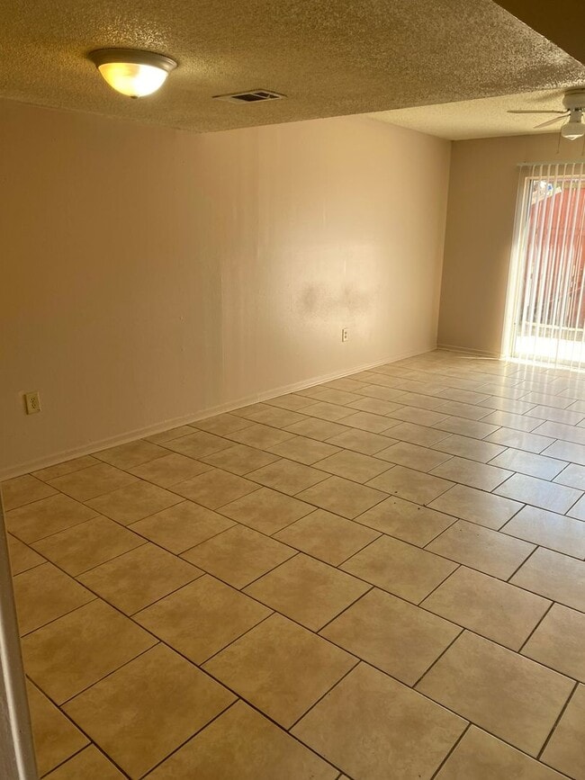 2 bedroom 2 bath town home in a gated comm... - 2 bedroom 2 bath town home in a gated comm...