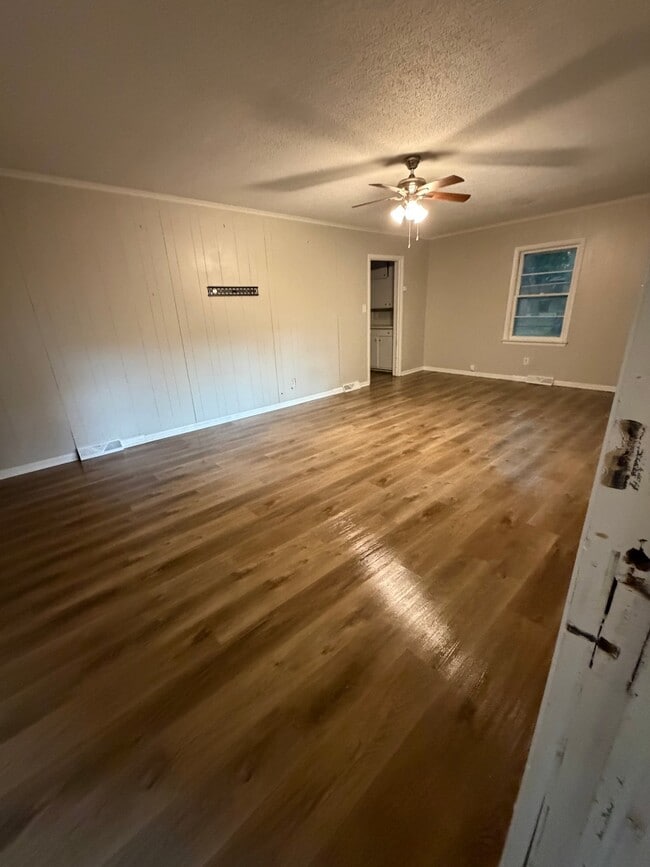 Photo - 116 Oakspring Ln