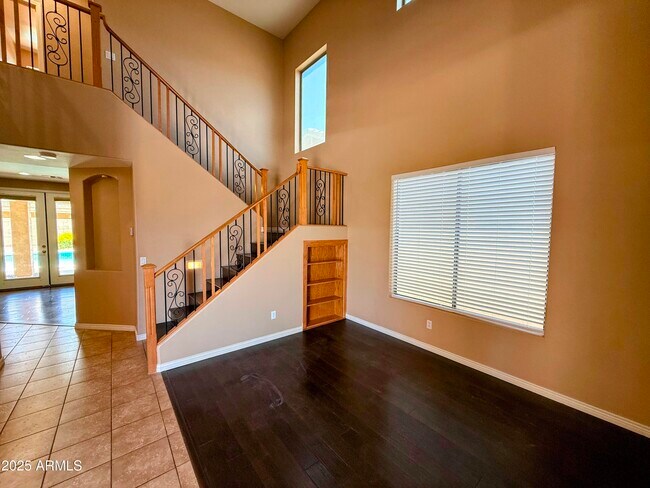 Photo - 92 W Hawk Way