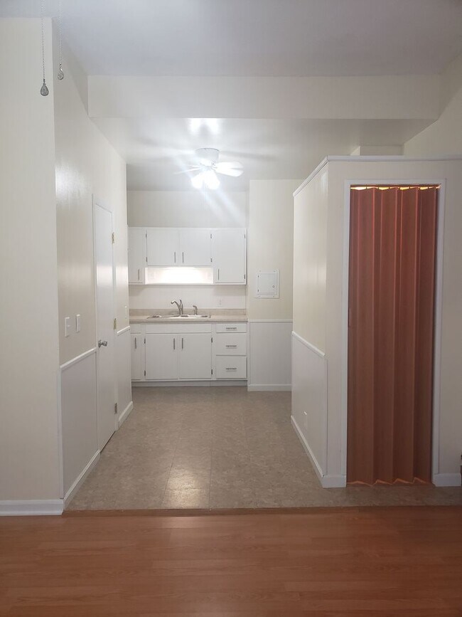 Photo - 1215 W Berry St - (triplex) Unit 1