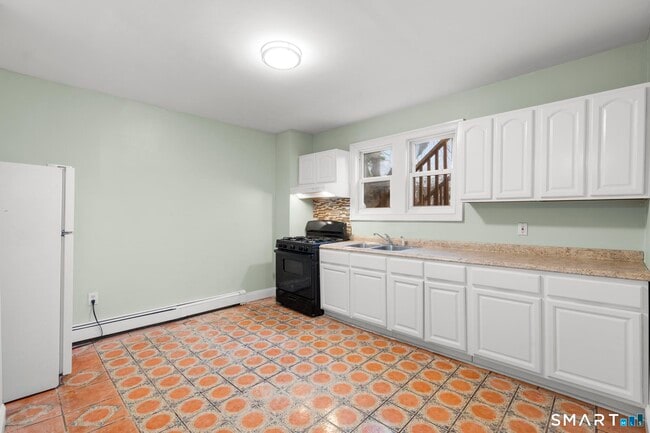 Photo - 48 Lockwood Ave Unidad First Floor