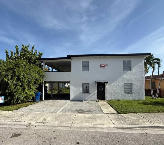 Building Photo - 1232 W 35th St Rental