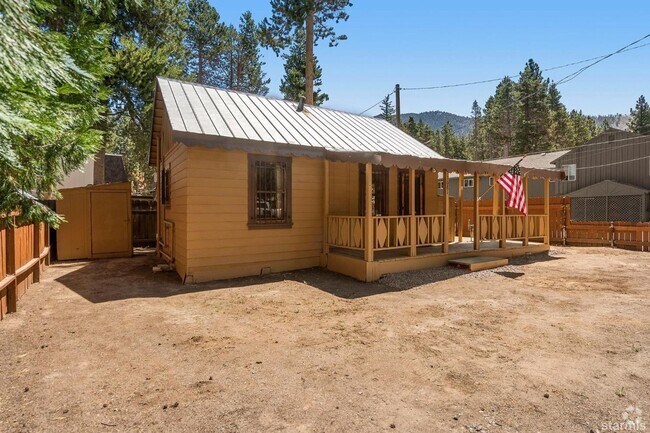 Building Photo - Cozy 2Bd Cabin! Available now for a 3-6 mo... Rental