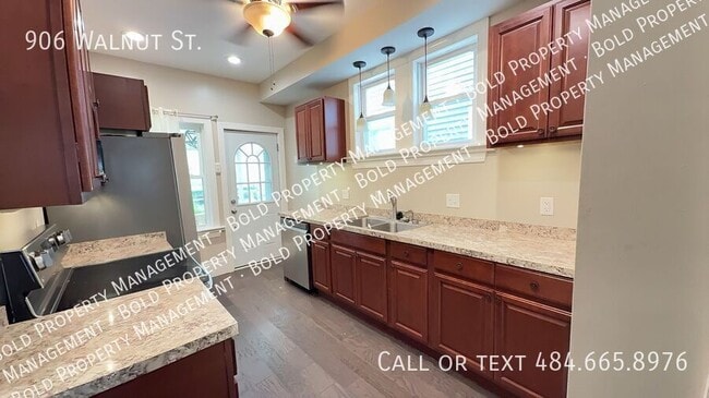 Photo - 906 Walnut St