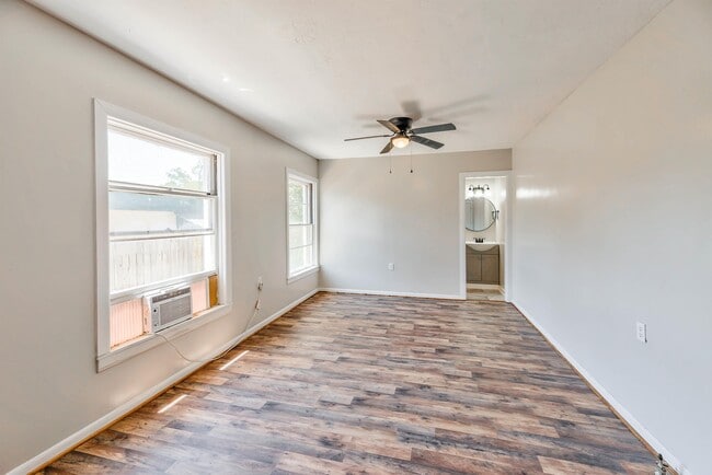 Photo - 104 N Pecan St