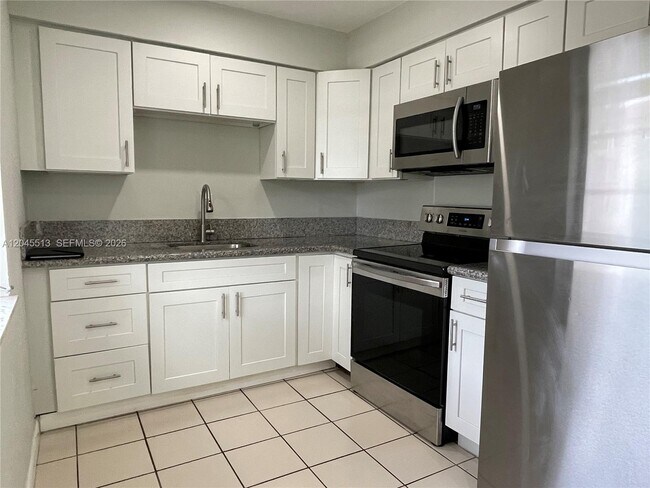 325 SW 14th Ct Unit C