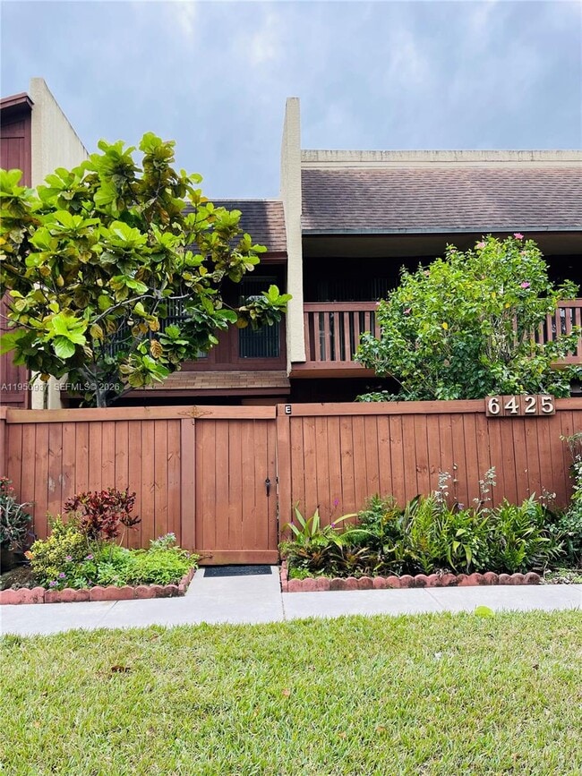 Building Photo - 6425 SW 116th Pl Unit E