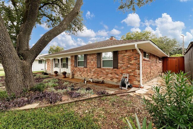 Photo - 1760 Mapleton Dr