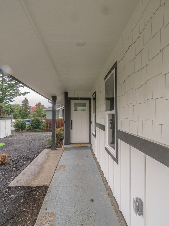 Photo - Newberg- 3 bedroom Duplex Available Soon - Schedule tour now !