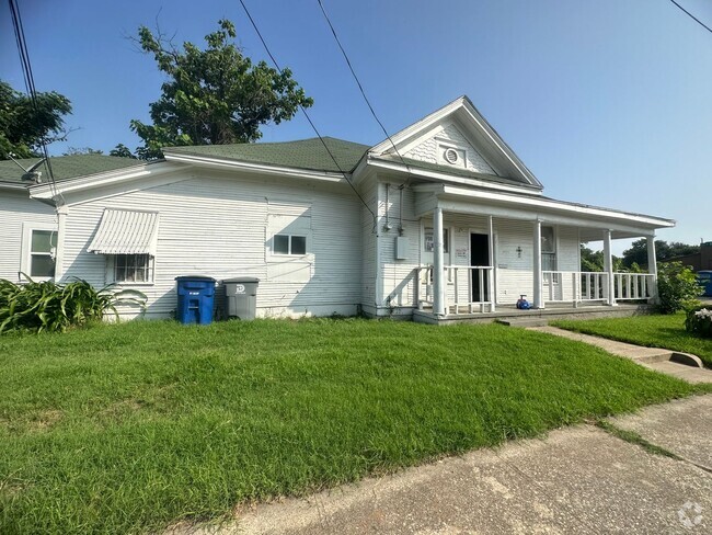 Building Photo - 3527 S Harwood St Rental