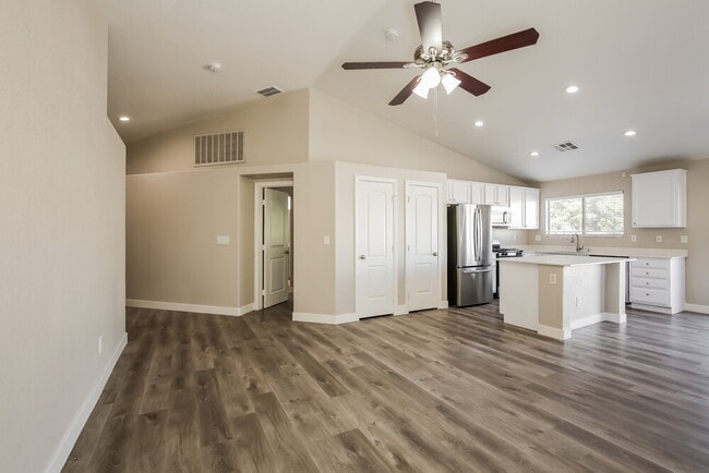 Photo - 524 W Claxton Ave