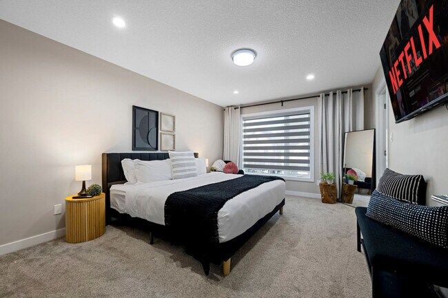 Photo - 10755-10792 92 St NW Unit ID1308639P