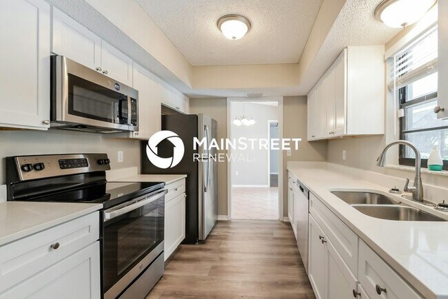Photo - 3 Bedroom Pet-Friendly Home in SARASOTA, FL with Main Street Renewal