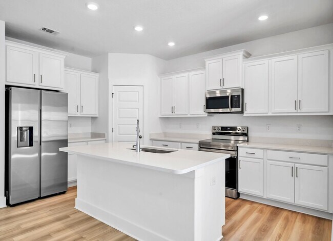 Photo - 4bed/2bath Craftsman home in Crestview