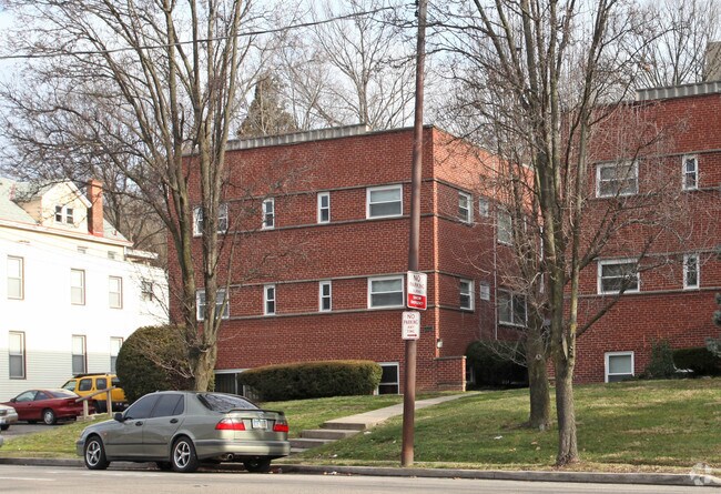 Photo - 922 Ludlow Ave