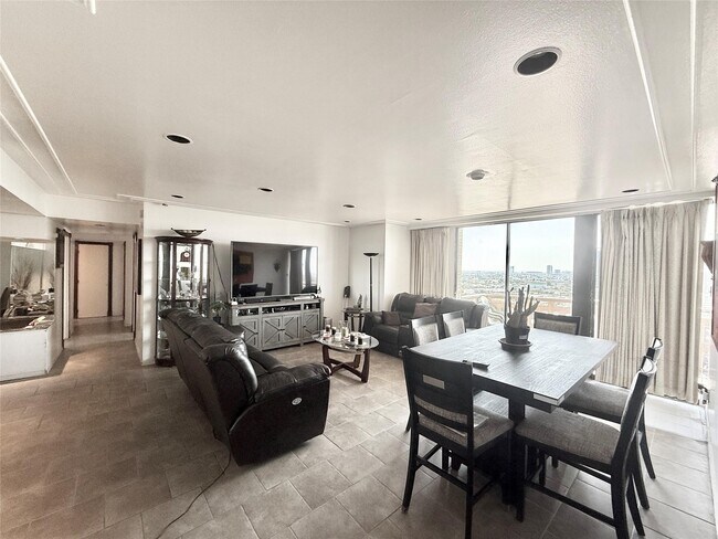 Photo - 2016 Main St Unidad 1704